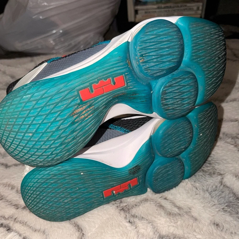 Men’s Nike LeBron Witness 4